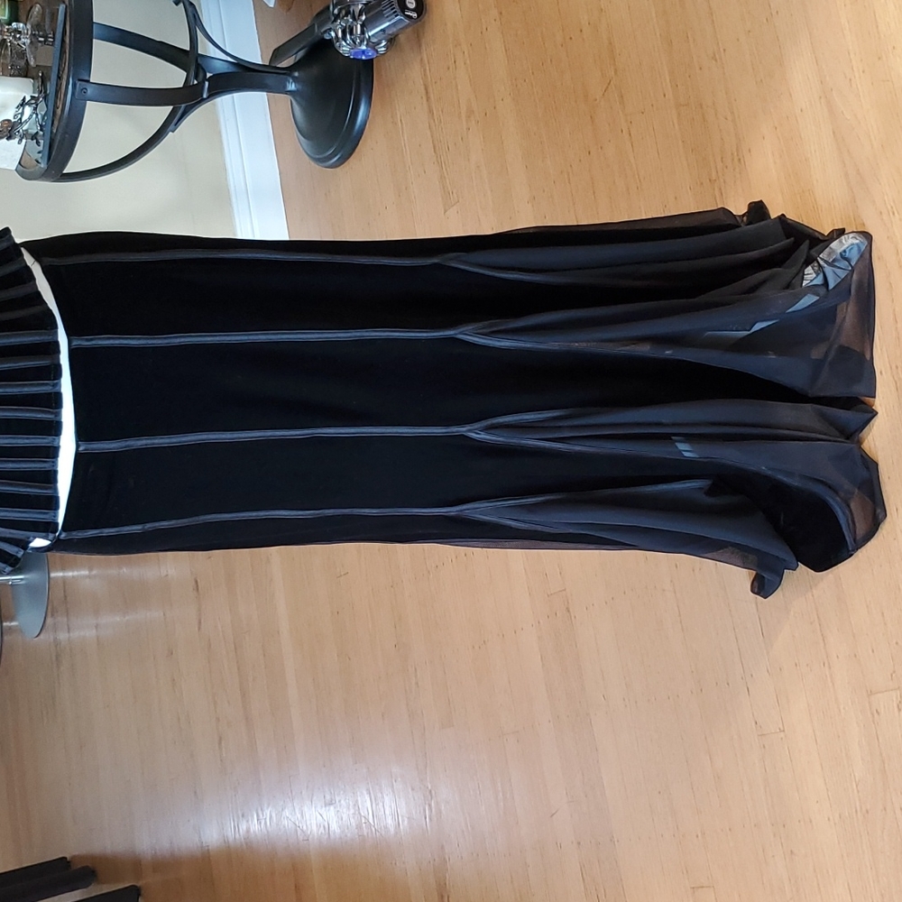 2 pieces suite, size 8. - Picture 3 of 7
